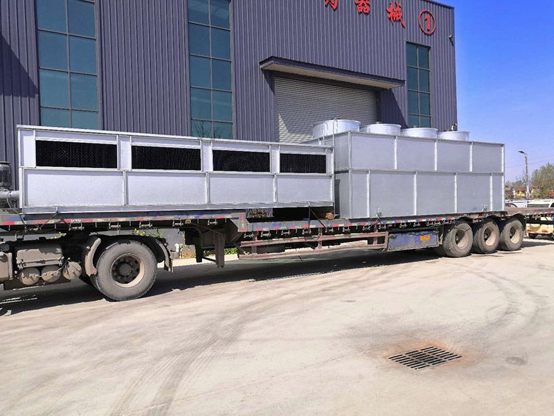 冷凝器中的制冷剂放出热量被空气带走,制冷剂在管内